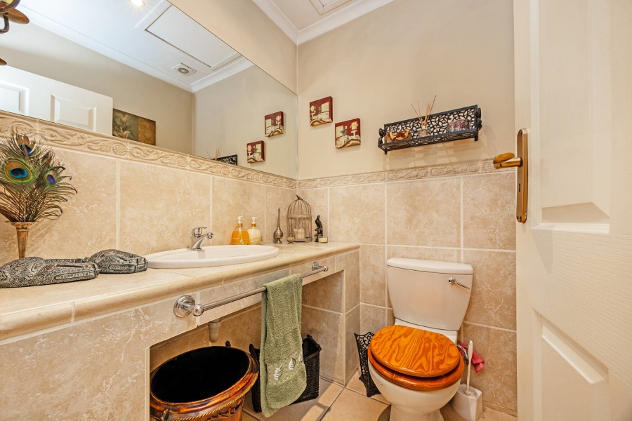 4 Bedroom Property for Sale in Plattekloof Western Cape